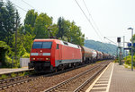   Die 152 139-2 (91 80 6152 139-2 D-DB) der DB Schenker Rail Deutschland AG fährt am 03.07.2015 mit einem Gemischtengüterzug durch den Bf Leubsdorf in Richtung Linz.