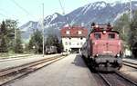 br-169-e-69-lag-1-bis-5/671324/169-005-6-ausnahmsweise-vor-regionalzug-mit 169 005-6 ausnahmsweise vor Regionalzug mit Silberlingen; die 169 005 wurde als stärkste 169 meist für Güterzüge eingesetzt, in Oberammergau im Mai 1977 (Diascan).