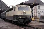 BR 181.2/802647/181-215-5-mit-d-zug-in-karlsruhe 181 215-5 mit D-Zug in Karlsruhe am 01.02.1981.