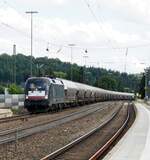 br-182-siemens-es-64-u2/823665/mrce-es-64-u2-028-mit-zementzug MRCE ES 64 U2-028 mit Zementzug in Amstetten am 03.07.2020.
