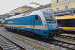 Am trüben 27 Mai 2022 wartet ALEX 183 002 in Regensburg Hbf auf deren Zug nach München.