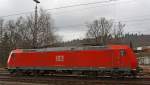 br-185-traxx-f140-ac1/176229/185-067-6-der-db-schenker-rail 185 067-6  der DB Schenker Rail abgestellt am 14.01.2012 in Kreuztal.