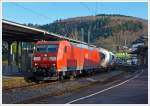 Wohl für 2013 mein letzter Güterzug... 

Die 185 042-9 eine TRAXX F140 AC1 der DB Schenker Rail mit einem gem. Güterzug rauscht am 31.12.2014 durch den Bahnhof Betzdorf/Sieg, in Richtung Köln.