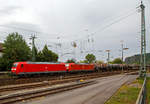 br-185-traxx-f140-ac1/708601/in-doppeltracktion-fahren-die-185-069-2 
In Doppeltracktion fahren die 185 069-2 (91 80 6185 069-2 D-DB) und die 185 144-3 (91 80 6185 144-3 D-DB) der DB Cargo am 03.08.2020 mit einem Kesselwagenzug durch Linz am Rhein in Richtung Süden. 