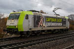 br-185-traxx-f140-ac1/798259/die-185-548-5-91-80-6185 Die 185 548-5 (91 80 6185 548-5 D-ITL) der ITL Eisenbahngesellschaft mbH (Tochtergesellschaft der CAPTRAIN Deutschland GmbH), mit Werbung „Captrain sucht Lokführer/innen“, fährt am Nachmittag des 07.12.2022 als Lz (Lokzug/Triebfahrzeugfahrt), auf der Elbtalbahn (KBS 247), durch Dresden-Strehlen in Richtung Pirna.

Die TRAXX F140 AC1 wurde 2006 von der Bombardier Transportation GmbH in Kassel unter der Fabriknummer 33739 gebaut. Sie hat die Zulassungen für Deutschland und Österreich (D/A). Für Ungarn hatte si auch mal eine Zulassung, sie war auch 2008 an die ungarische EUROCOM vermietet, aber nach meiner Sichtung ist ein „H“ für Ungarn nicht mehr angeschrieben.
