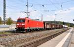 185 178-1mit gemischtem Güterzug in Amstetten am 01.05.2024.
