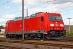   Die 185 302-7 (91 80 6185 302-7 D-DB) der DB Schenker Rail Deutschland AG ist am 27.07.2015 in Kreuztal abgestellt .