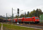 Die 185 381-1 (91 80 6185 381-1 D-DB) der DB Cargo Deutschland AG fährt am 29.04.2021 einen Coilzug durch den Bahnhof Betzdorf (Sieg) in Richtung Köln.