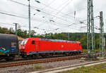 Die 185 341-5 (91 80 6185 341-5 D-DB) der DB Cargo Deutschland AG fährt am 20.09.2021 mit einem gem. Güterzug durch Betzdorf (Sieg) in Richtung Köln.