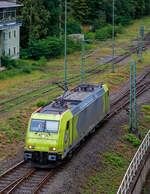 Die α 185 603-8 (91 80 6185 603-8 D-ATLU) der Alpha Trains Luxembourg S.à.r.l., ex RHC 2061(91 80 6185 603-8 D-RHC), ex HGK 2061, rangiert am 20.09.2021 beim Stellwerk Betzdorf/Sieg