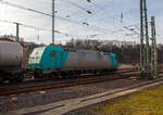 Die 185 609-5 (91 80 6185 609-5 D-ATLU) der Alpha Trains Luxembourg fhrt am 09.02.2023 mit einem gemischten Gterzug durch den Betzdorf (Sieg) in Richtung Kln.