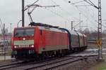 br-189-siemens-es64f4/570893/in-stromender-regen-verlaesst-189-072 In stromender Regen verlässt 189 072 mit deren Stahlzug Venlo am 18 März 2017.
