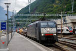 br-189-siemens-es64f4/669750/die-an-die-sbb-cargo-international 
Die an die SBB Cargo International AG vermietete MRCE Dispolok ES 64 F4-112 / E 189 112 (91 80 6189 112-6 D-DISPO Class 189-VL) fährt am 02.08.2019 mit einem KLV-Zug durch den Bahnhof Bellinzona in Richtung Italien.

Die Siemens EuroSprinter wurde 2009 von Siemens in München unter der Fabriknummer 21517 gebaut. 

Die BR 189 (Siemens ES64F4) hat eine Vier-Stromsystem-Ausstattung. Sie ist in allen vier in Europa üblichen Bahnstromsystemen einsetzbar. Class 189 VL bedeutet es ist eine BR 189 in der Variante L. Die Variante L besitzt die Zugbeeinflussungssysteme LZB/PZB, ETCS, SCMT, ZUB, INTEGRA, ATB und MEMOR für den Einsatz in Deutschland, Österreich, Schweiz, Italien, Niederlande, Belgien, Slowenien, Kroatien und Rumänien.
Die Stromabnehmerbestückung ist folgende: 
Pos. 1: CH, FR (AC), LU (AC), BE (AC) 
Pos. 2: IT, SI, HR (DC) 
Pos. 3: NL (DC), CZ (DC), FR (DC), SK, LU (DC) 
Pos. 4: DE, AT, NL (AC), DK, CZ (AC), HR (AC), HU, RO

Leistungsdaten der BR189:
Nennleistung an den Rädern:  in Wechselspannungsnetzen  6,400 kW;   unter DC 3.000 V 6.000 kW und unter DC 1.500 V 4.200 kW 
Maximale Dauerzugkraft bis 84 km/h; 270 kN 
Maximale Anfahrzugkraft: 300 kN
Höchstgeschwindigkeit : 140 km/h
