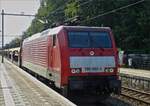 br-189-siemens-es64f4/672060/db-189-080-5-mit-einem-leeren DB 189 080-5 mit einem leeren Autozug aufgenommen am 30.08.2019 bei der Durchfahrt im Bahnhof von Etten-Leur. (Hans)