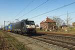 br-189-siemens-es64f4/768433/ecco-rail-189-201-zieht-ein ECCO Rail 189 201 zieht ein LKW-Walter Wien Shuttle durch Blerick am 5 März 2022.