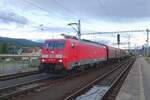 br-189-siemens-es64f4/789867/db-cargo-189-005-zieht-ein DB cargo 189 005 zieht ein Stahlzug aus Deçin hl.n. nach Dresden am Abend von 20 Juni 2022.