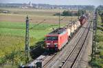 br-189-siemens-es64f4/792577/189-061-5-mit-gemischtem-gueterzug-in 189 061-5 mit gemischtem Güterzug in Neu-Ulm Pfuhl am 03.10.2013.