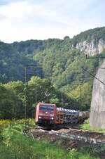 br-189-siemens-es64f4/794156/189-055-7-mit-einem-gemischten-gueterzug 189 055-7 mit einem gemischten Güterzug auf der Geislinger Steige am 12.09.2010.