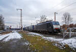 Die an die DB Cargo AG vermietete MRCE Dispolok E 189-287 bzw. ES 64 F4 - 287 / LZB 189 287-6 (91 80 6189 287-6 D-DISPO Class 189-VK) fährt am 27.01.2023 mit einem KLV-Zug durch Rudersdorf (Kr. Siegen) über die Dillstrecke (KBS 445) in südlicher Richtung. 

Die Siemens EuroSprinter wurde 2009 von Siemens in München unter der Fabriknummer 21631 gebaut. Diese Lok hat Zulassung für Deutschland, Österreich und die Niederlande.

Die BR 189 (Siemens ES64F4) hat eine Vier-Stromsystem-Ausstattung. Sie ist in allen vier in Europa üblichen Bahnstromsystemen einsetzbar. Diese hier hat die Variante K (Class 189-VK) und besitzt die Zugbeeinflussungssysteme LZB/PZB, ETCS und ATB für den Einsatz in Deutschland, Österreich und den Niederlanden.
Die Stromabnehmerbestückung ist folgende: 
Pos. 1: D, A, NL (AC)
Pos. 2: NL (DC)
Pos. 3: NL (DC)
Pos. 4: D, A, NL (AC)

TECHNISCHE DATEN:
Spurweite: 1.435 mm (Normalspur)
Achsformel: Bo’Bo’
Länge über Puffer: 19.580 mm
Achsabstand im Drehgestell:  2.900 mm
Dienstgewicht: 87 t
Stundenleitung: 6.400 kW bei 15 kV / 25 kV AC; 6.000 kW bei 3 kV DC und 3.000 kW bis 4.200 kW bei 1,5 kV DC
Anfahrzugkraft: 300 kN
Maximale Dauerzugkraft bis 84 km/h; 270 kN
Höchstgeschwindigkeit: 140 km/h
Stromsysteme: 15 kV, 16,7 Hz AC;  25 kV, 50 Hz AC; 1,5 kV und 3 kV DC