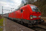 kbs-460-siegstrecke/801689/die-193-352-2-91-80-6193 Die 193 352-2 (91 80 6193 352-2 D-DB) der DB Cargo AG fährt am 28.01.2023 mit einem KLV-Zug durch Scheuerfeld (Sieg) in Richtung Köln.

Die Siemens Vectron MS (200 km/h - 6.4 MW) wurden 2018 von Siemens unter der Fabriknummer 22475 und gebaut, sie hat die Zulassungen für D/A/CH/I/NL und kann so vom Mittelmeer bis an die Nordsee ohne Lokwechsel durchfahren. 