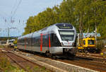 br-427-stadler-flirt-3-teilig-2/628093/der-et-23-2103-werdohl-94 
Der ET 23 2103 'Werdohl' (94 80 0427 102-9 D-ABRN / 94 80 0827 102-5 D-ABRN / 94 80 0427 602-8 D-ABRN), ex ET 23 003, ein 3-teiliger Stadler Flirt der Abellio Rail NRW fährt am 03.09.2017 als RE 16 'Ruhr-Sieg-Express' (Essen - Hagen - Siegen), von Kreuztal weiter in Richtung Siegen. 