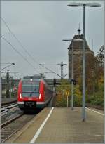 br-430-4/479806/in-esslingen-faehrt-ein-damals-neuen In Esslingen fährt ein damals neuen ET 430 003 als S-Bahn nach Herrenberg ein. 
29. Nov.2014