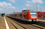   Die ET 423 332-6 / 423 832-5 gekuppelt mit 423 453-0 / 423 953-9 der DB Regio Hessen / S-Bahn Rhein-Main stehen am 27.08.2014 als S6 (Friedberg - Bad Vilbel - Frankfurt Hbf (tief) - Frankfurt