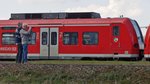 . Immer wieder interssant, was die Bahnfotografen so alles ablichten. ;-)
Koblenz-Ehrenbreitstein, am 09.04.2016. (Jeanny)