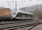 br-427-stadler-flirt-3-teilig-2/398068/bei-leichtem-regen-faehrt-am-10012015 
Bei leichtem Regen fährt am 10.01.2015 der ET 23 2107 (94 80 0427 106-0 D-ABRN / 94 80 0827 106-6 D-ABRN / 94 80 0427 606-9 D-ABRN), ex ET 23007, ein 3-teiliger Stadler FLIRT der Abellio Rail NRW GmbH als RE 16 'Ruhr-Sieg-Express' (Siegen – Hagen – Essen) durch Siegen-Geisweid.

Der FLIRT wurde 2007 bei Stadler Pankow GmbH in Berlin unter der Fabriknummer 37679 gebaut und 2014 modernisiert. Diese Fahrzeuge hat die Abellio über die CBRail Ltd. geleast

