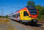 
Der 3-teilige Stadler FLIRT 427 042 / 827 042 / 427 542 (94 80 0427 624-2 D-HEB / 94 80 0827 124-9 D-HEB / 94 80 0427 124-3 D-HEB) der HLB (Hessischen Landesbahn) fährt am 05.08.2018, als RE 98 Siegen - Gießen - Wabern(Bz Kassel) durch Wilnsdorf-Rudersdorf.

Der Triebzug wurde 2010 von Stadler Pankow in Berlin unter den Fabriknummern 38623 bis 38625 gebaut und an die HLB geliefert.