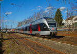 Nun mit DB-Logo.....
Nach der Insolvenz  der Abellio Rail NRW GmbH ist das Ruhr-Sieg-Netz (RE 16 und RB 9), wie auch die Stadler FLIRT dieser Linie, an die DB Regio NRW gegangen.

DB Stadler FLIRT ET 23 2101 (94 80 0427 600-2 D-DB / 94 80 0827 100-9 D-DB / 94 80 0427 100-3 D-DB), ex Abellio Rail NRW ET 23 2101  Altena (Westf.) , ex ET 23 001, fährt am sonnigen 23.02.2022, als RB 91  Ruhr-Sieg-Bahn  (Hagen - Finnentrop - Kreuztal – Siegen), von Kreuztal weiter in Richtung Siegen. 

Der FLIRT wurde 2007 von der Stadler Pankow GmbH in Berlin unter der Fabriknummer 37655 gebaut. Er wurde von Macquarie Rail (vormals CBRail) an die Abellio Rail NRW GmbH verleast bzw. vermietet. Im Jahr 2020 verkaufte Macquarie das Leasinggeschäft für Schienenfahrzeuge an die französischen Konkurrenten Akiem. Ob die DB Region nun der Eigentümer ist oder neuer Mieter ist mir nicht bekannt. 