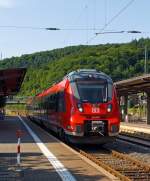 Der 442 290 / 442 790 ein vierteiliger Bombardier Talent 2 der DB Regio Hessen als SE 40 Mittelhessen-Express beginnt gerade vom Bahnhof Dillenburg seine Reise nach Frankfurt am Main Hbf, hier am 07.07.2013.
