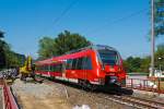 Der vierteilige Bombardier Talent 2 (442 281 / 442 781) der DB Regio als SE 40 Mittelhessen-Express (Dillenburg  – Gieen - Friedberg –  Frankfurt Hbf) fhrt am 20.07.2013 in Haltepunkt