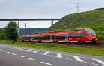 
Das passt ja, der vierteilige Hamster  Winningen  (Bombardier Talent 2) 442 708 / 442 208 fährt am 20.06.2014 bei Winningen (Mosel), als RB 81  Moseltal-Bahn  (Koblenz – Cochem – Wittlich – Trier), in Richtung Trier. Im Hintergrund die Moseltalbrücke (der A 61).