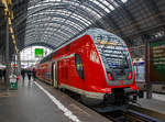 
Seit dem Fahrplanwechsel 2017/18 fahren die neuen Bombardier TWINDEXX Vario Doppelstock-Regionalverkehrstriebzge der BR 445 und 446 u.a. als Main-Neckar-Ried-Express. Hier stehen zwei gekuppelte vierteilige TWINDEXX-Einheiten, mit dem Triebwagen 446 019 (91 80 0446 019-5 D-DB DBpzfa) am Ende, als RB 68 „Main-Neckar-Bahn“ nach Heidelberg Hbf, am 16.12.2017 im Hauptbahnhof Frankfurt am Main zur Abfahrt bereit.

Die Planung sieht vor das die Triebzge ab Dezember 2018 im Bahnhof Neu-Edingen/Friedrichsfeld geflgelt (getrennt) werden, so dass ein Teil als RB 67 nach Mannheim Hbf und der andere als RB 68 nach Heidelberg Hbf weiter fahren. Zurzeit wird die RB 67 bergangsweise als Pendelverkehr zwischen Neu-Edingen/Friedrichsfeld und Mannheim Hbf mit Anschluss von bzw. zur RB 68 gefahren. Dort werden in der Regel modernisierte Fahrzeuge der Baureihe ET 425 eingesetzt.

Fr den Regionalverkehr wurden Doppelstock-Triebzge entwickelt, welche aus zwei Triebwagen und dazwischen eingereihten Doppelstock-Mittelwagen der neuesten Generation (Typ Grlitz IX) bestehen. Die Triebwagen werden als DB-Baureihe 445 (EH 600 mm) bzw. 446 (EH 720 mm) gefhrt. Die Wagen einer Einheit sind mit Schraubenkupplungen verbunden, sodass, anders als bei herkmmlichen Triebzgen, eine individuelle Zusammenstellung von Zgen beim Rangieren im Regelbetrieb durch den Triebfahrzeugfhrer ermglicht wird. An den Fhrerstandsenden kommen dagegen die bei Triebwagen blichen Scharfenbergkupplungen vom Typ 10 zum Einsatz, was das Kuppeln und Trennen von mehreren Triebzug-Einheiten (Flgelung) in kurzer Zeit ermglicht.

Der erste Einsatz der Triebzge in Deutschland sollte ursprnglich ab Dezember 2014 auf dem Nord-Sd-Netz des Verkehrsverbundes Berlin-Brandenburg von DB Regio Nordost erfolgen. Bestellt wurden fnf fnfteilige Doppelstocktriebzge der Art „Twindexx Vario“] fr die Linie RE5 Rostock – Berlin – Lutherstadt Wittenberg. Je Zug sollen zwei Triebwagen zum Einsatz kommen. Die Auslieferung dieser Triebwagen verzgerte sich.


Im berschneidungsgebiet Rhein-Main/Rhein-Neckar, den Tarifgebieten des RMV und des VRN, werden ab Dezember 2017 im Rahmen des neuen Verkehrsvertrages 7 drei- und 17 vierteilige fabrikneue Twindexx-Zge ohne reine Steuerwagen eingesetzt. Damit sollen die Riedbahn Mannheim – Biblis – Frankfurt und die Rhein-Main-Neckar-Verbindung entlang der Bergstrae (Mannheim / Heidelberg – Darmstadt – Frankfurt) verstrkt werden.  Die Fahrzeuge verfgen fr diesen Abruf erstmals ber eine Einstiegshhe von 730 Millimetern ber Schienenoberkante. Sonst sind es Tiefeinstiegswagen einer Einstiegshhe von 600 Millimetern. Aufgrund der Abweichungen von den brigen Regio-Twindexx-Einheiten werden die Fahrzeuge des Netzes Main-Neckar als Baureihe 446 gefhrt.

TECHNISCHE DATEN (Vierteiler BR 446):
Spurweite: 1.435 mm (Normalspur)
Achsfolge: Bo’Bo‘+2‘2‘+2‘2‘+Bo’Bo‘
Zuglnge: 105.550 mm
Einstiegshhe: 720 mm
Antriebsleistung: 4.600 kW
Anfahrzugkraft: 362 kN
Hchstgeschwindigkeit: 160 km/h (mit Mg-Bremse)
Stromsystem:  15 kV, 16 2/3 Hz
Anstelle der beiden Triebwagen, besteht auch die Mglichkeit einen Zug aus einem Triebwagen, den Mittelwagen und einem Steuerwagen zusammen zustellen.

Triebwagen:
Lnge ber Kupplung: 25.980 mm
Achsstand im Drehgestell:  2.500 mm
Leergewicht: 66t
Drehgestelle (luftgefedert):  BOMBARDIER FLEXX Compact Heavy FCH

Mittelwagen (Typ Grlitz IX) : 
Lnge ber Kupplung:  26.800 mm
Achsstand im Drehgestell:  2.500 mm
Leergewicht: 50 t
Drehgestelle (luftgefedert):  FLEXX Load Typ Grlitz IX Do

Quellen: Wikipedia, Bombardier und bahn.de
