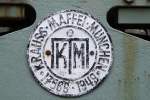   Das Fabrikschild der Krauss-Maffei EL 6 - Fabriknummer 17566, Gruben-Fahrdrahtlokomotive Krauss-Maffei EL 6 - Fabriknummer 17566 als Denkmallok Katzwinkel a.d.