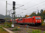 BR 151/751533/die-185-281-3-91-80-6185 Die 185 281-3 (91 80 6185 281-3 D-DB) der DB Cargo Deutschland AG fährt am 14.10.2021, mit der kalten Railpool 151 058-5 (91 80 6151 058-5 D-Rpool) und einem Coilzug am Haken, durch Betzdorf (Sieg) in Richtung Köln.

Die TRAXX F140 AC2 (BR 185.2) wurde 2007 bei Bombardier in Kassel unter der Fabriknummer 34144 gebaut. 

Die 151 058-5 wurde 1974 von Henschel in Kassel unter der Fabriknummer 31801 gebaut. Bis 31.12.2016 gehörte sie zur DB Cargo AG. Zum 01.01.2017 wurden je 100 sechsachsige elektrische Altbau-Lokomotiven der Baureihen 151 und 155 an den Lokvermieter Railpool verkauft. Die DB Cargo mietet daraufhin 100 Loks von Railpool wieder an. 
