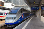 Der TGV Euroduplex 2N2 Tz 4714 (TGV 310027/TGV 310028) ist am 24.03.2014 im Hauptbahnhof Frankfurt am Main am Gleis 17, als TGV 9580 / TGV 9581 (Frankfurt am Main Main Hbf - Strasbourg  - Lyon - Marseille St-Charles), bereits bereitgestellt (zuvor fuhr er die Verbindung Paris – Frankfurt).