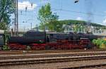   Seitenansicht der 52 8134-0, ex DB 052 134-4, ex DR  052 134-4, ex DR 52 8134-0 der Eisenbahnfreunde Betzdorf (EFB) am 12.07.2014 beim Hbf Siegen.