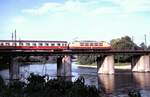 beruhmte-personenzuge/768313/103-mit-tee-rheingold-fluegelzug-manheim-muenchen 103 mit TEE Rheingold Flügelzug Manheim-München auf der Donaubrücke bei Ulm am 11.06.1983.