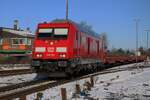 br-245-traxx-p160-de-me-2/909289/vom-hinter-der-bahnuebergang-wurde-am Vom hinter der Bahnübergang wurde am 14 Februar 2026 DBAZ 245 024 mit deren Sylt-Shuttle beim einfahren in Niebüll fotografiert.
