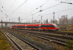 re-25--lahntalexpress/757223/der-bombardier-talent-dieseltriebzug-643-533943 Der Bombardier Talent Dieseltriebzug 643 533/943 033/643 033 (95 80 0643 533-2 D-DB/95 80 0943 014-0 D-DB/95 80 0643 033-3 D-DB/95 80 0943 033-0 D-DB) der DB Regio Südwest (Lahn-Eifel-Bahn) verlässt, als RE 25 'Lahntalexpress' Gießen – Limburg – Koblenz, am 12.11.2021 den Bahnhof Gießen.