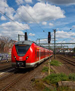 Die DB  Grinsekatzen , ein fnfteiliger Alstom Coradia Continental mit modifiziertem Kopf 1440 236 / 1440 736 der DB Regio NRW erreicht am 30.04.2023, als RE 8  Rhein-Erft-Express  (Koblenz  - Kln -