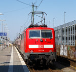 re-9-rhein-sieg-express/490560/die-111-128-5-91-80-6111 
Die 111 128-5 (91 80 6111 128-5 D-DB) der DB Regio NRW schiebt den RE 9 (rsx - Rhein-Sieg-Express) Siegen - Köln - Aachen am 11.04.2016 von Troisdorf weiter in Richtung Köln.