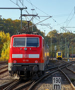 
Die 111 119-4 (91 80 6111 119-4 D-DB) der DB Regio schiebt den RE 9 (rsx - Rhein-Sieg-Express) Siegen - Köln - Aachen am 29.10.2016 vom Bahnhof Betzdorf/Sieg weiter in Richtung Köln.

Die Lok wurde 1979 bei Krauss-Maffei AG in München unter der Fabriknummer 19851 gebaut,  der elektrische Teil ist von Siemens.