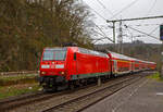 Mit etwas Verspätung rauscht am 08.04.2022 die 146 005-4 (91 80 6146 005-4 D-DB) der DB Regio NRW, mit dem RE 9 (rsx - Rhein-Sieg-Express) Aachen - Köln - Siegen, durch den Bahnhof