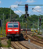 re-9-rhein-sieg-express/776838/die-146-003-9-91-80-6146 Die 146 003-9 (91 80 6146 003-9 D-DB) der DB Regio erreicht mit dem RE 9 - Rhein-Sieg-Express (RSX) Aachen – Köln – Siegen am 02.06.2022 den Bahnhof Betzdorf (Sieg). Während hinten die 146 006-2 (91 80 6146 006-2 D-DB) den RE 9 in Gegenrichtung schiebt. Rechts im Abstellbereich stehen zwei LINT 41 der HLB.