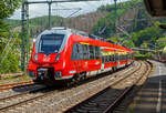 re-9-rhein-sieg-express/777403/zwei-gekuppelte-bombardier-talent-2-der Zwei gekuppelte Bombardier Talent 2 der DB Regio NRW erreichen am 09.06.2022, als RE 9 rsx - Rhein-Sieg-Express (Siegen - Köln - Aachen), den Bahnhof Betzdorf (Sieg).