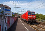 re-9-rhein-sieg-express/778453/bahnchaos-in-betzdorf-siegzwangspause-der-146 Bahnchaos in Betzdorf (Sieg)....
Zwangspause der 146 005-4 (91 80 6146 005-4 D-DB) der DB Regio NRW mit dem RE 9 (rsx - Rhein-Sieg-Express) Aachen - Köln – Siegen, am 17.06.2022 im Bahnhof Betzdorf (Sieg), denn in Kirchen (Sieg) ist ein Güterzug liegengeblieben.