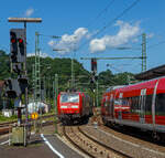 Siegtal pur 2022:  Die 146 004-7 (91 80 6146 004-7 D-DB) der DB Regio NRW erreicht am 03.07.2022, mit dem RE 9 (rsx - Rhein-Sieg-Express) Aachen - Köln - Siegen, den Bahnhof Betzdorf (Sieg),